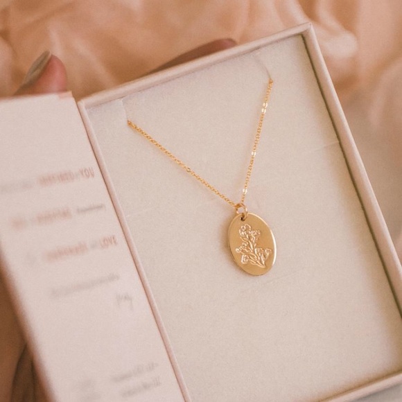 Bohemian Floral Family Minimalist Gold Necklace - Picture 5 of 16